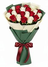 Букет Микс из красных и белых роз в Кантемировке