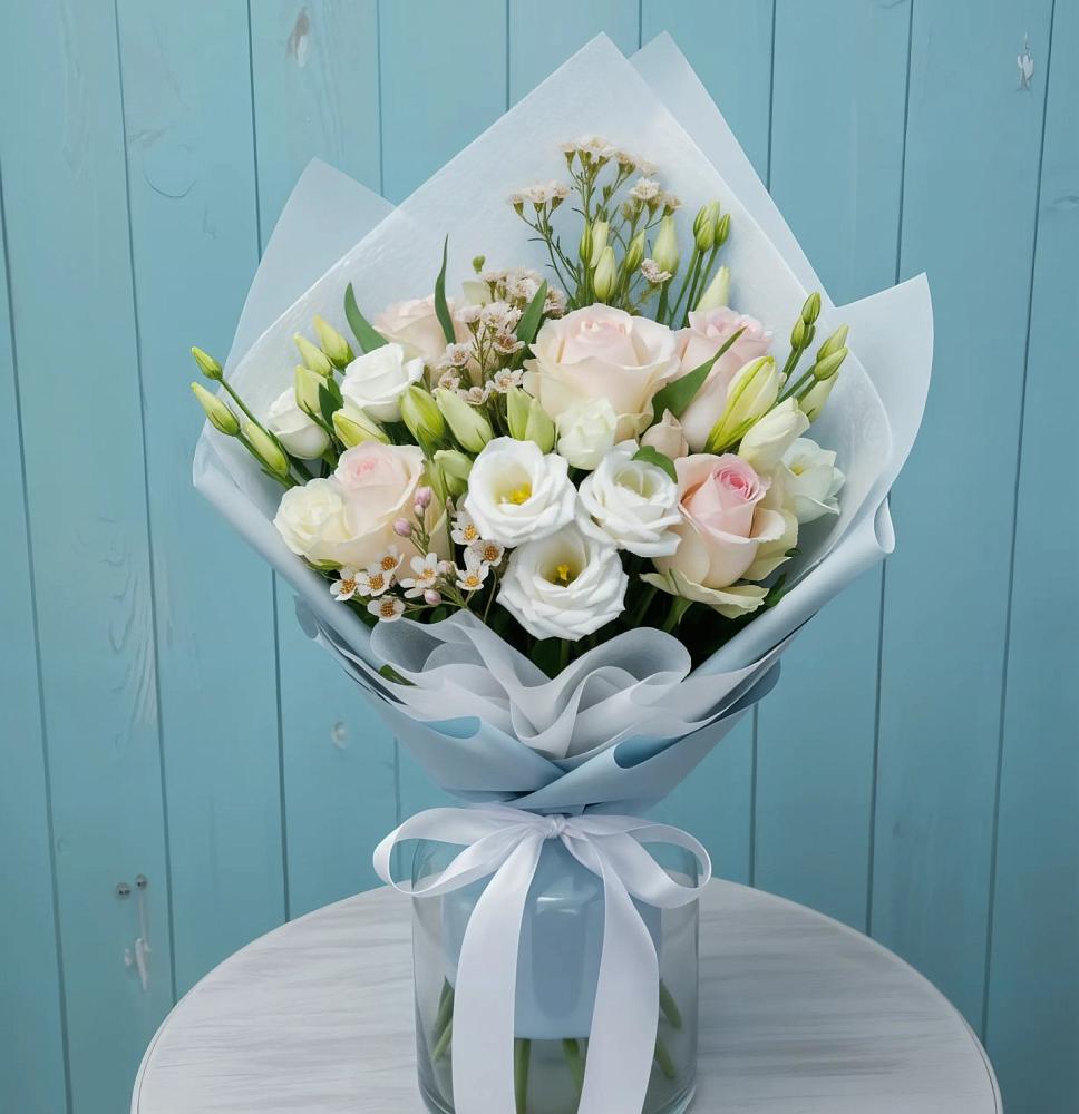 Букет цветов из: Розы и Лизиантусы в Кантемировке