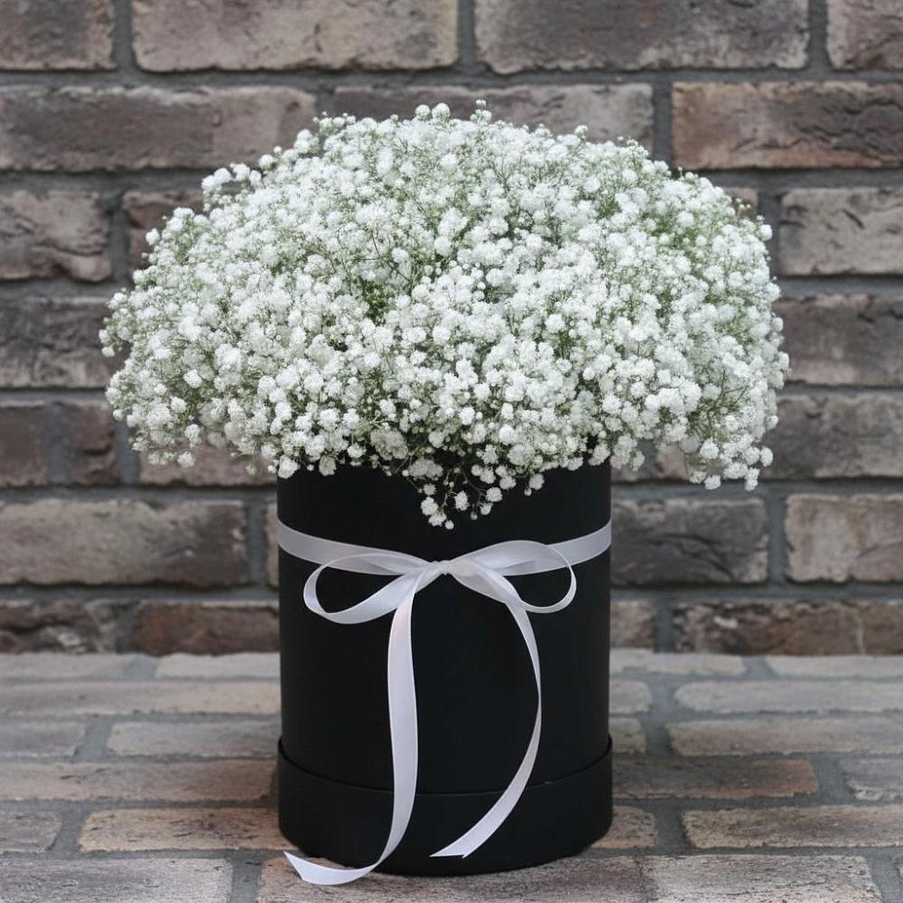 Цветочная композиция из Гипсофила в шляпной коробке в Кантемировке