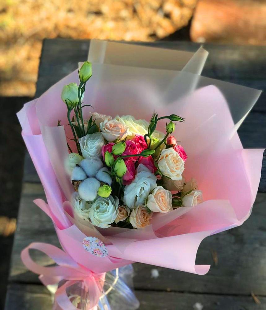 Букет цветов из: Розы и Лизиантусы в Кантемировке