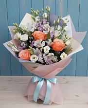 Букет цветов из:  Лизиантусы, Розы, Альстромерии и Гипсофила в Кантемировке