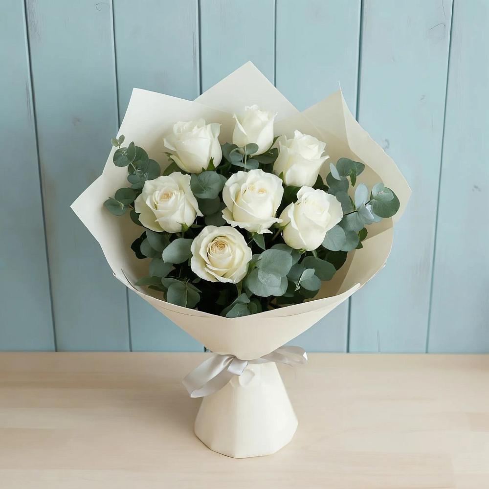 Букет Белые розы в Эвкалипте в Кантемировке