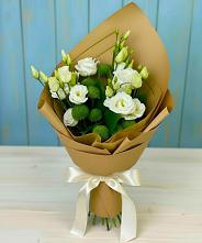 Букет цветов из:  Хризантемы и Лизиантусы в Кантемировке