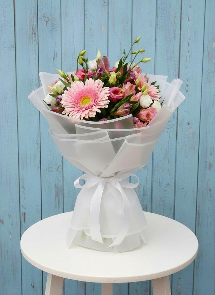 Букет цветов из: Герберы, Альстромерии и Лизиантусы в Кантемировке