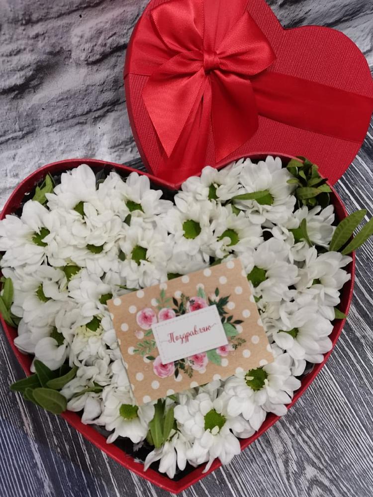 Цветочная композиция из Хризантемы в виде сердца в Кантемировке