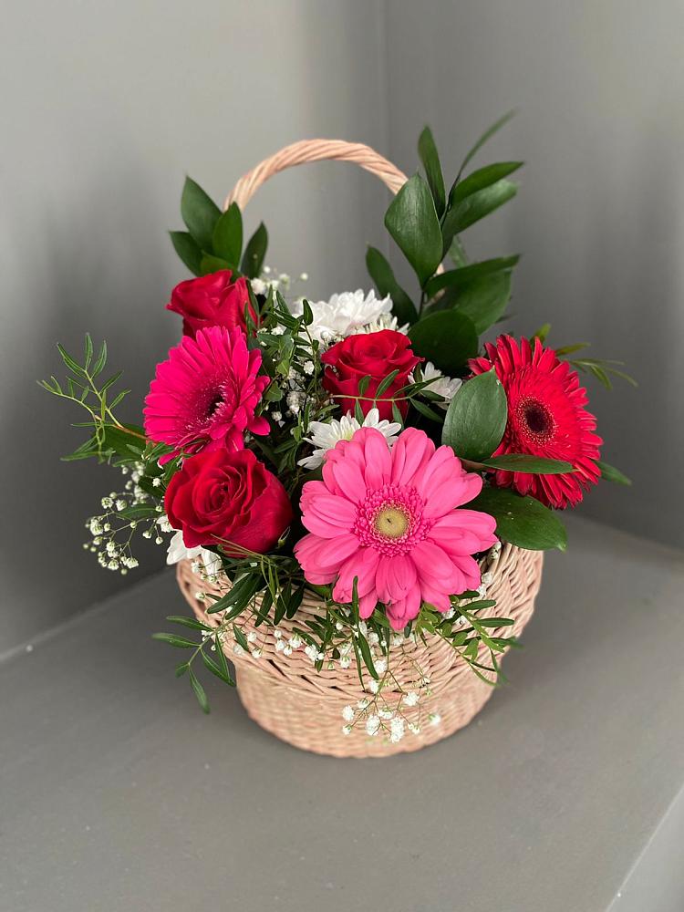 Цветочная композиция из Розы, Хризантемы и Герберы в корзине в Кантемировке