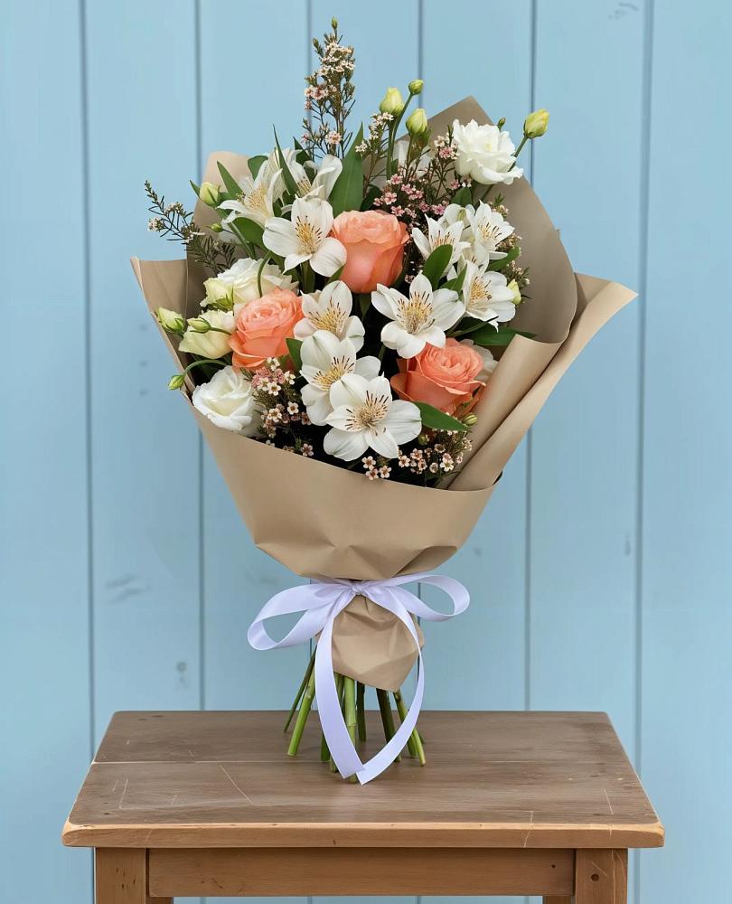 Букет цветов из: Альстромерии, Лизиантусы, Розы и Хризантемы в Кантемировке