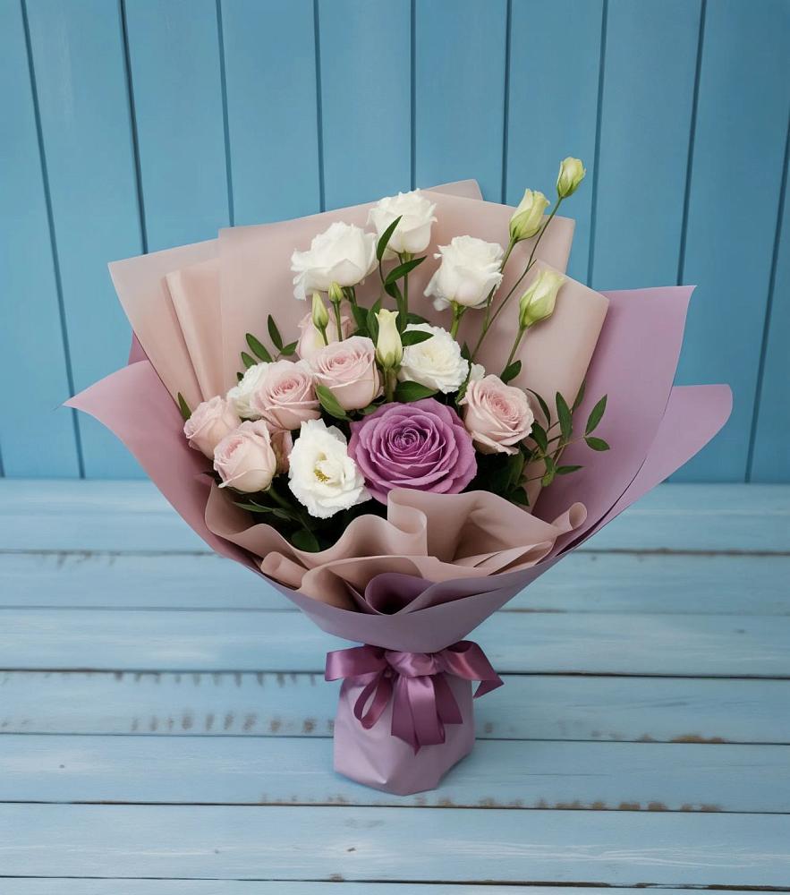 Букет цветов из: Розы и Лизиантусы в Кантемировке